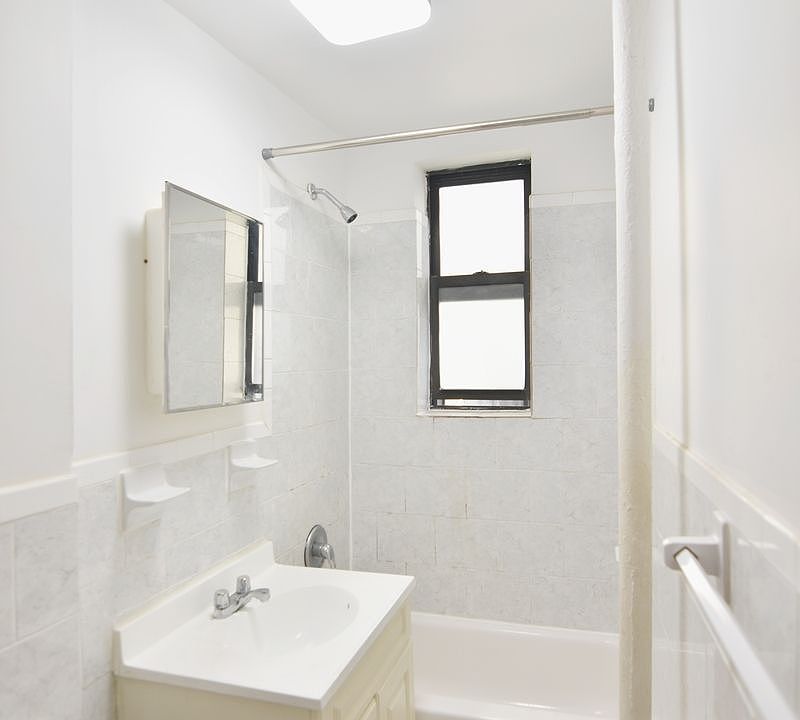 1st image of 137 W 137th St #40E