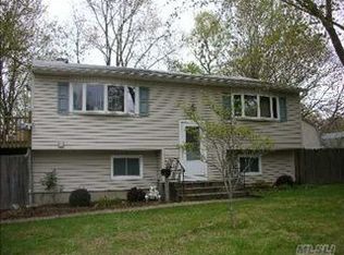 9 Weldon St, Islip, NY 11751