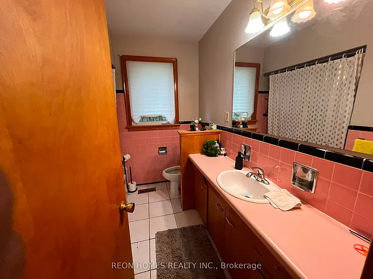 317 Farewell St — Photo 8