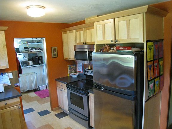 3rd image of 1113 E 3rd Ave