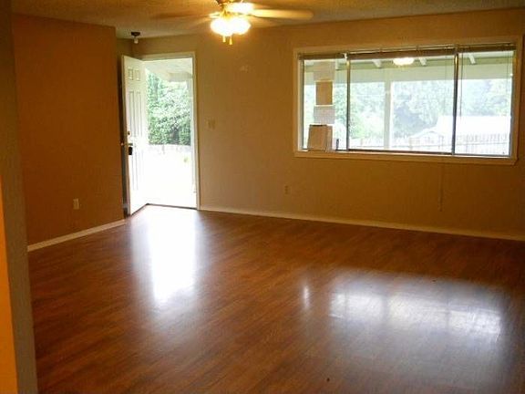 2nd image of 523 91st Ave SE