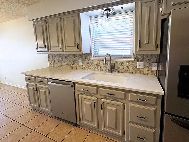 4027 Angelina Dr — Photo 8