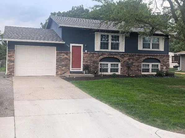 108 Applewood Dr, Norfolk, NE 68701