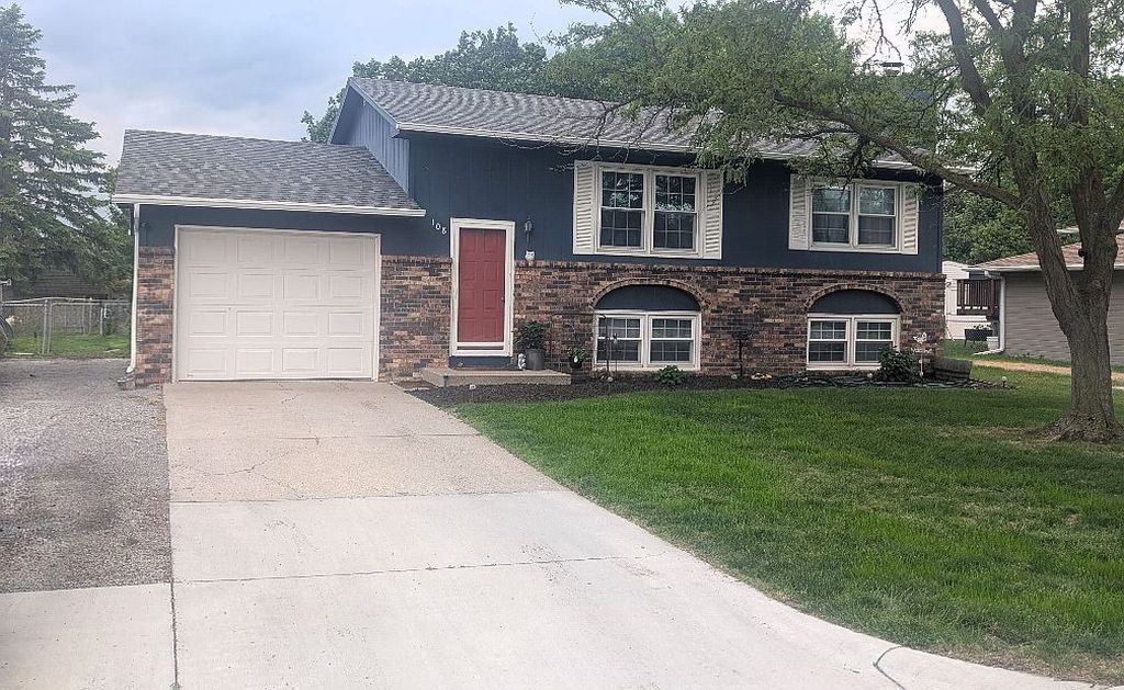 108 Applewood Dr - Property Image