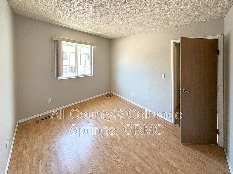 347 W Iowa Ave — Photo 12