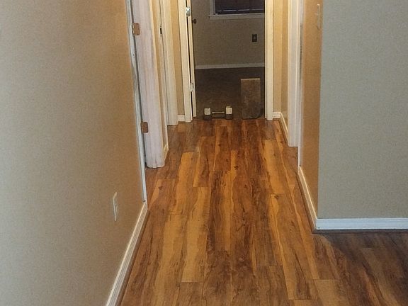 wall way to the bathroom and bedrooms