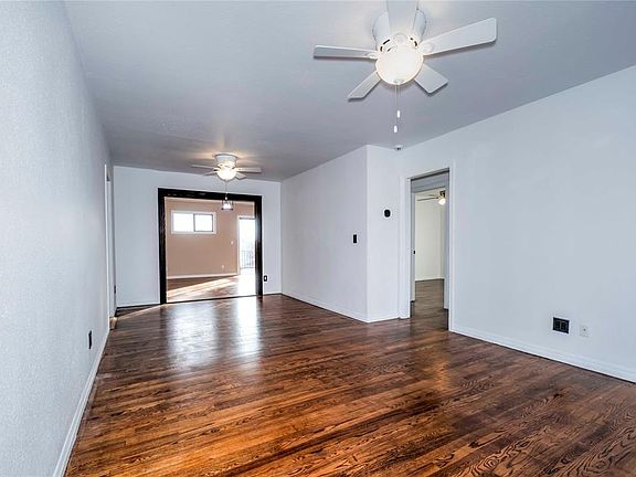 4th image of 220 Moorman Dr