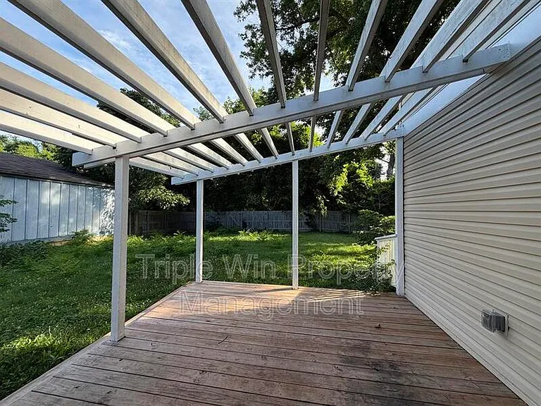 1332 Langholm Dr — Photo 24