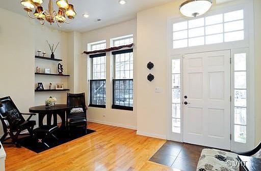 2nd image of 606 E Bowen Ave