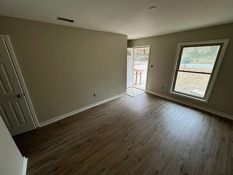 304 Mimosa St — Photo 2