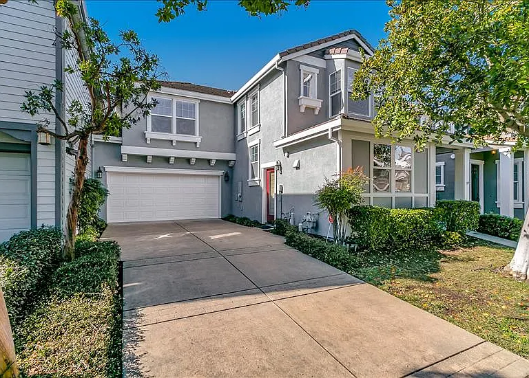 1504 Pear Tree Ln — Photo 1