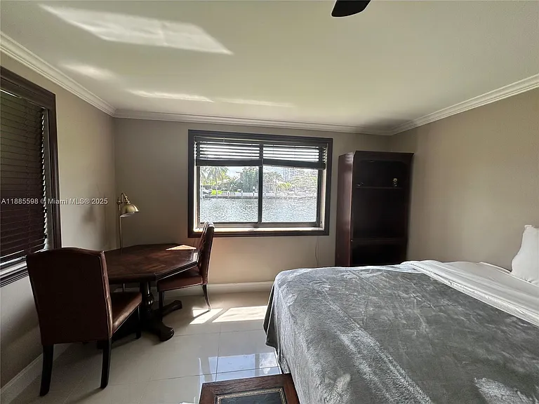 301 Golden Isles Dr — Photo 6