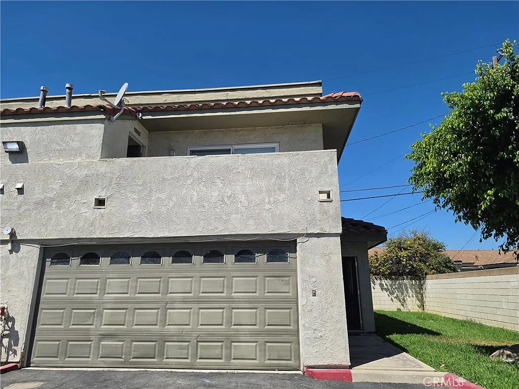 2 bed, 926 sqft, $2,600 — Photo 2