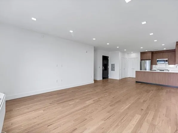 8404 4th Avenue image 4 of 36