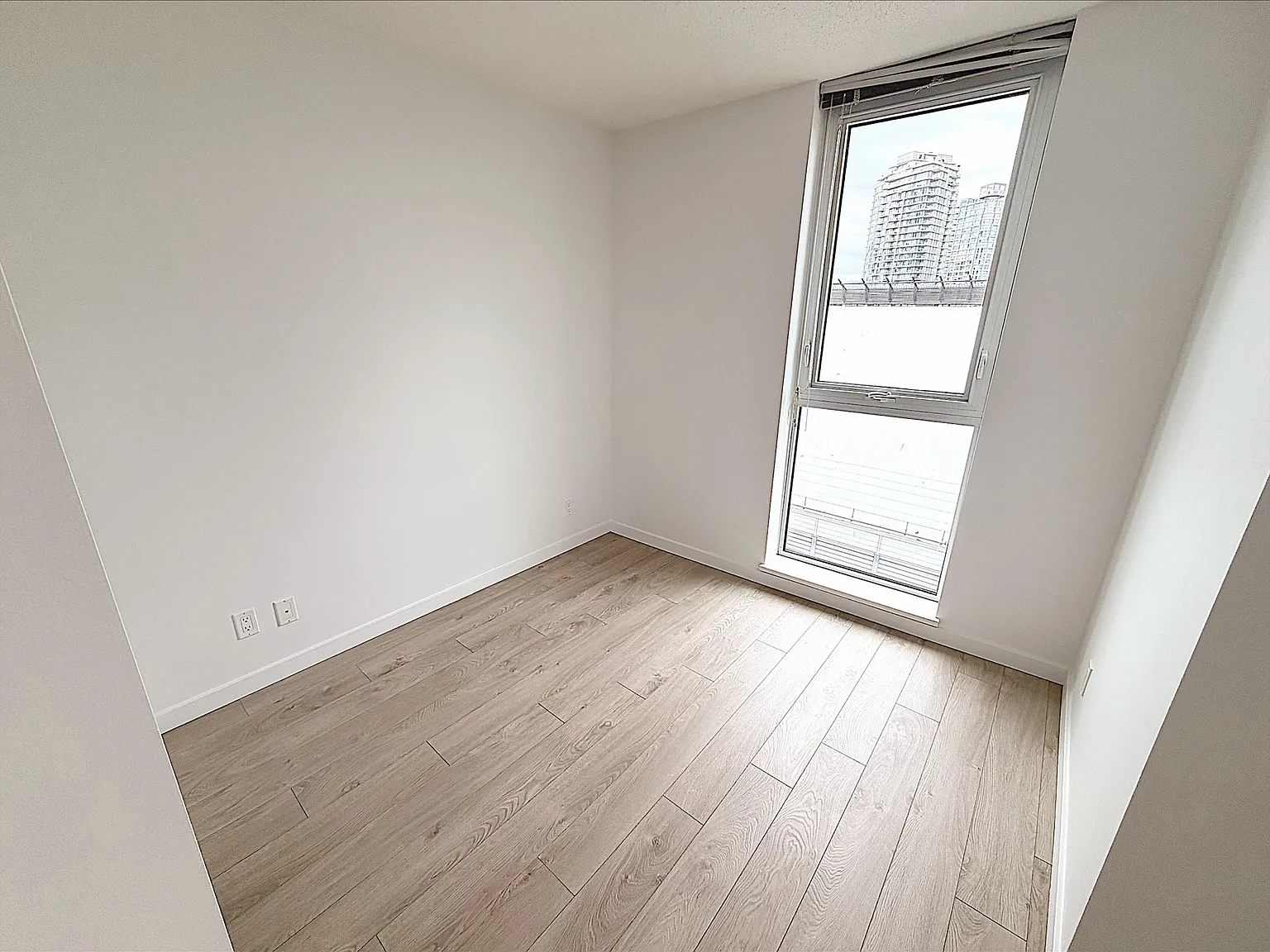 Aquilini Centre South - 603 — Photo 3