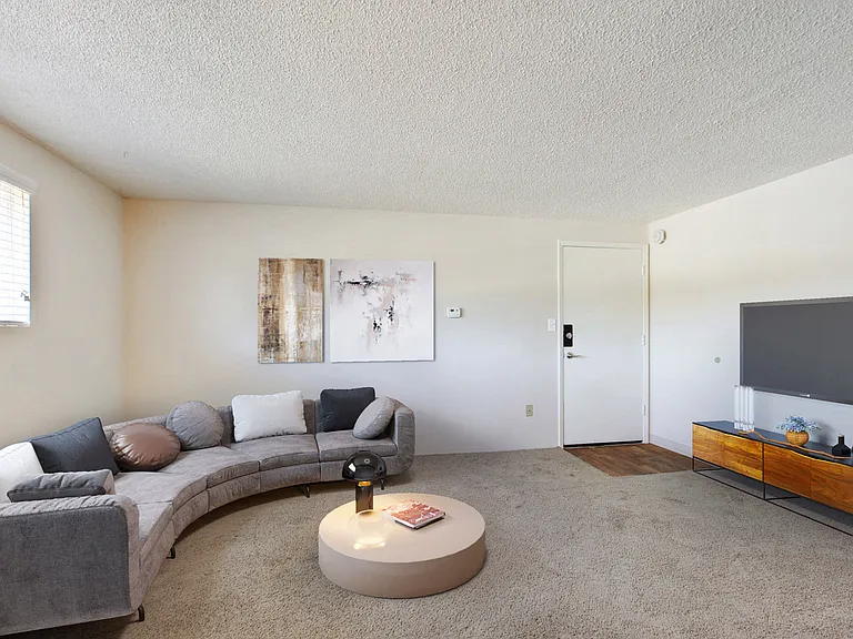 Golden Arms Apartments — Photo 11