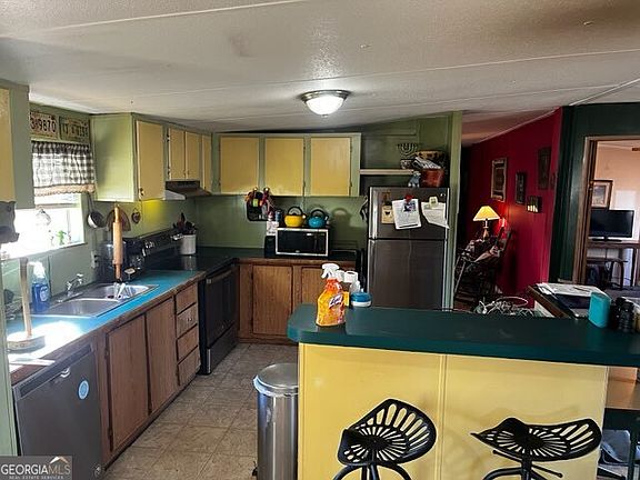 3rd image of 6736 Victoria Ln
