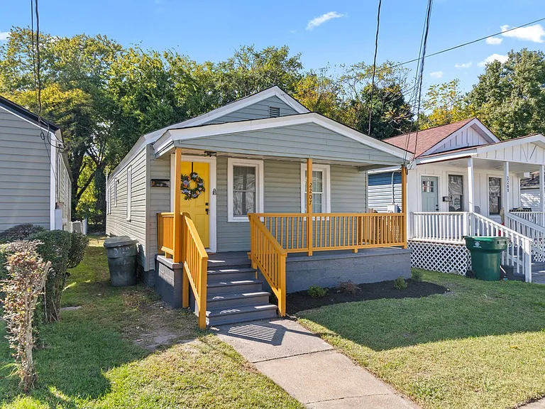 2207 Marshall Ave — Photo 2