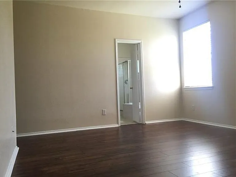 2204 Hickory Dr — Photo 12