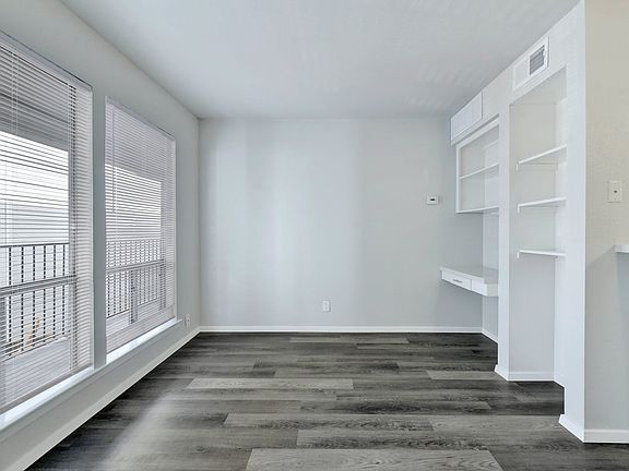 4th image of 409 W 38th St APT 205