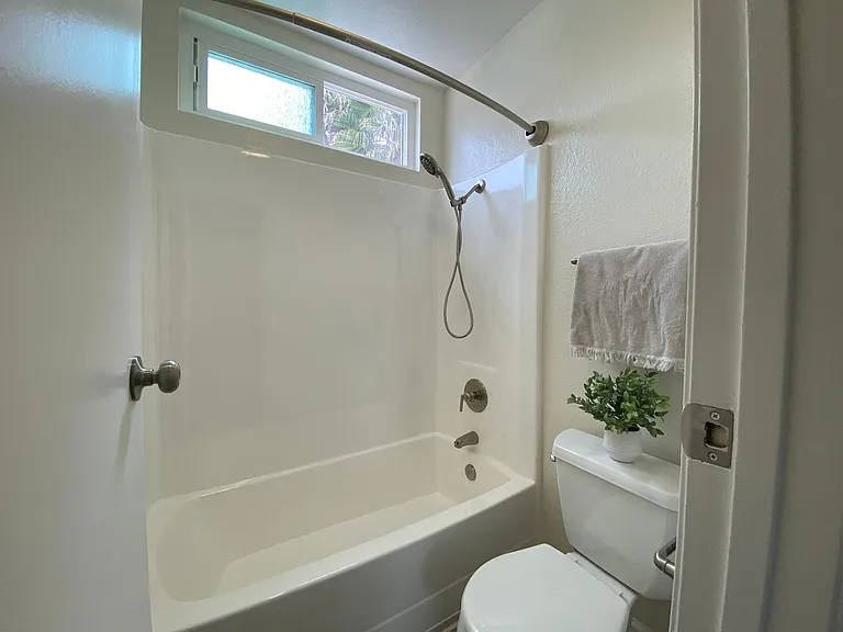 Cabana Apartments — Photo 15
