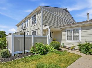 39625 Village Wood Ln UNIT 6, Novi, MI 48375