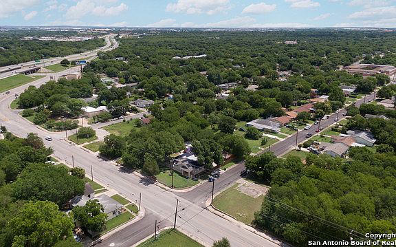 5th image of 614 Pecan Valley Dr