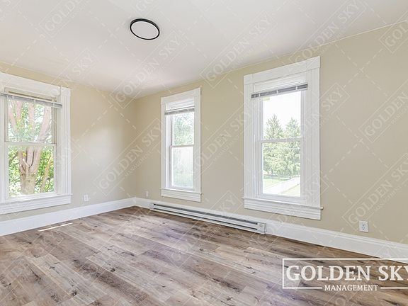 2nd image of 1117 E Washington St