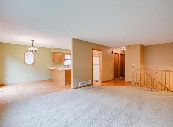 4th image of 2450 Hamlet Ave N