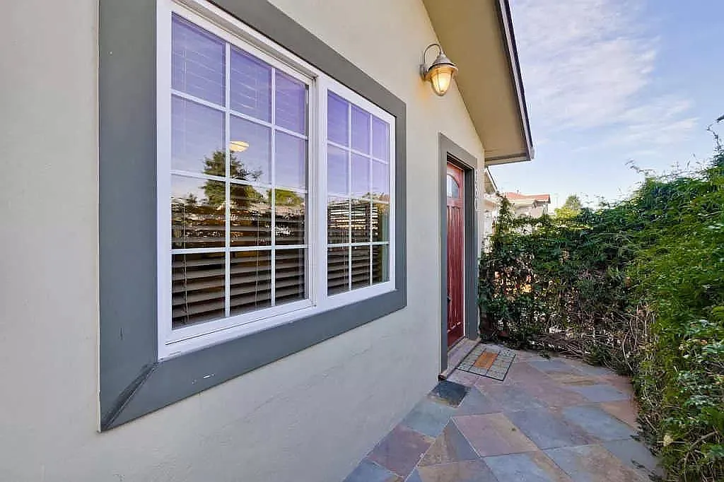 2 bed, 968 sqft, $4,995 — Photo 1