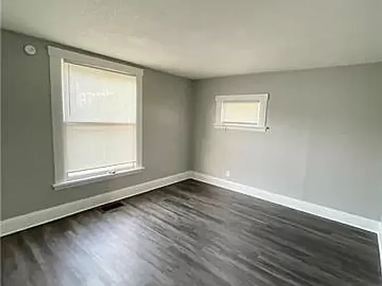 2208 Seneca St — Photo 2