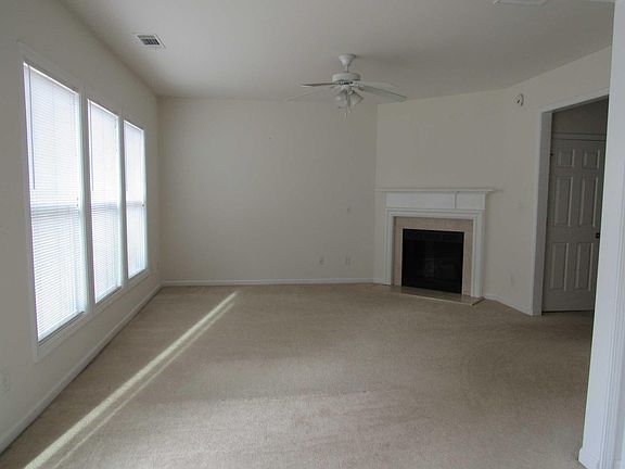 3rd image of 3055 Briaroak Dr