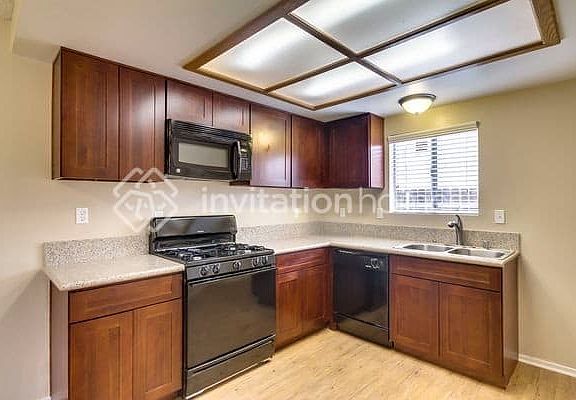 4th image of 1740 Lincoln Ave