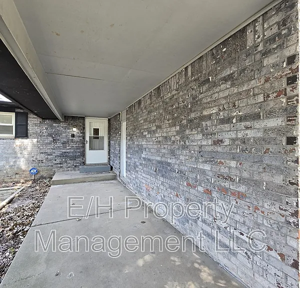 8728 E Arthur Cir — Photo 2