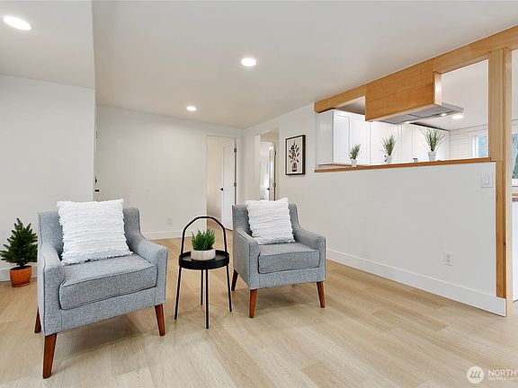 5th image of 8288 Beach Way