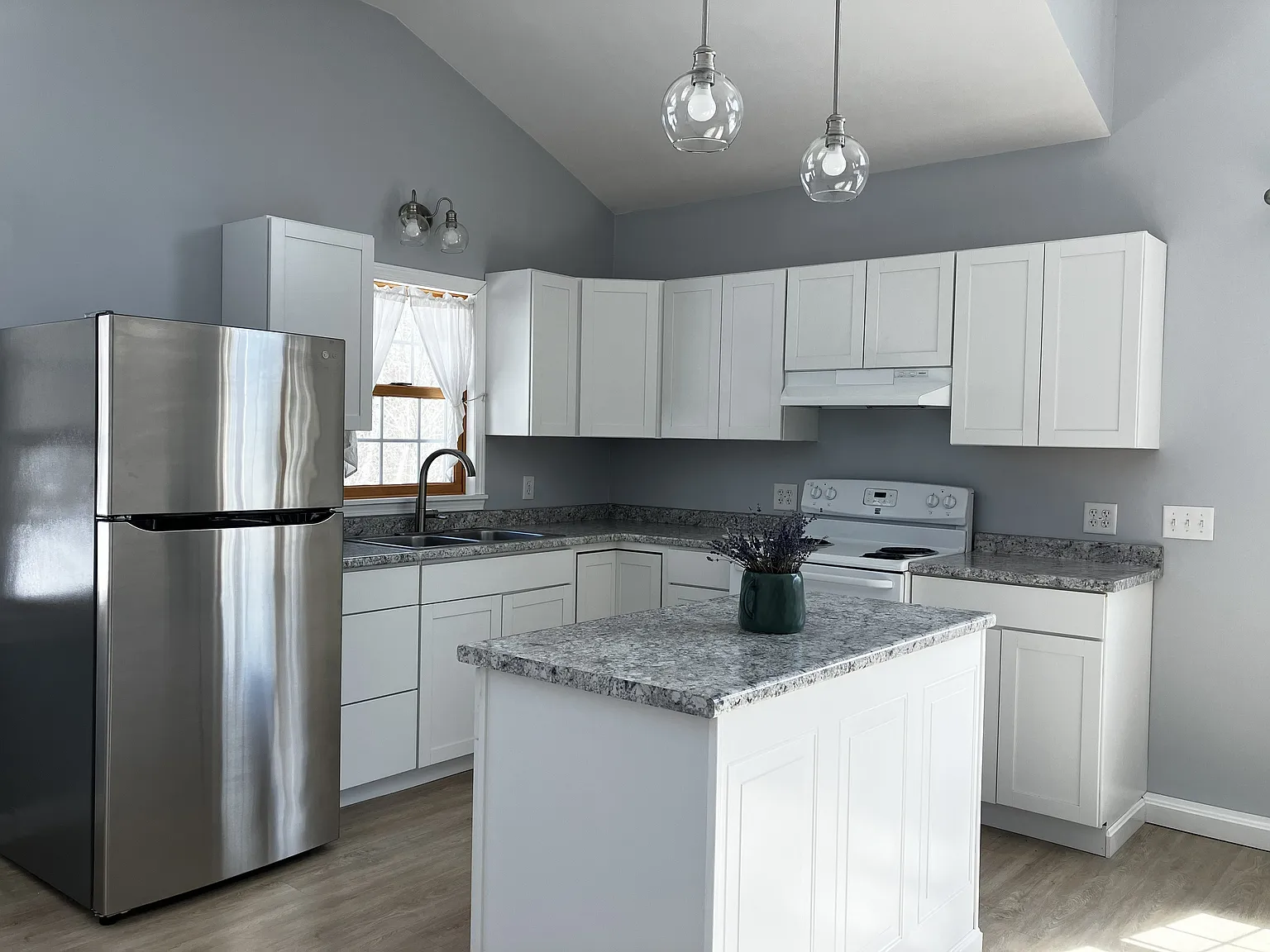 2 bed, 1050 sqft, $1,500 — Photo 3