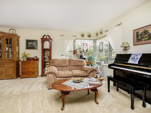 5th image of 1475 Orchard Park Dr N