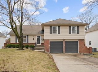 9105 England St, Overland Park, KS 66212
