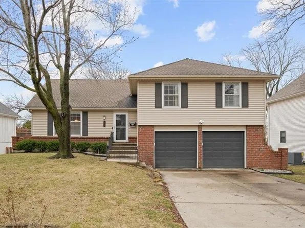 9105 England St, Overland Park, KS 66212
