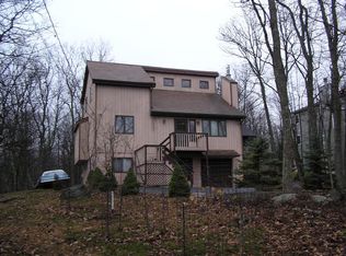 339 Surrey Dr, Hawley, PA 18428