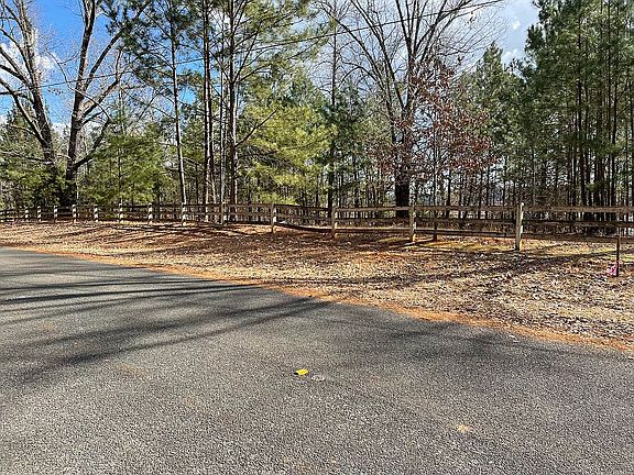 4th image of 526 Tomachichi Rd
