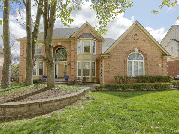 2007 Mapleridge Rd, Rochester Hills, MI 48309