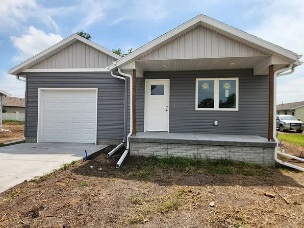 113 E 4th St, Wood River, NE 68883