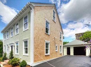 28 Pope St, Newport, RI 02840
