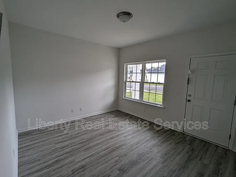 114 Alcove Ct — Photo 2