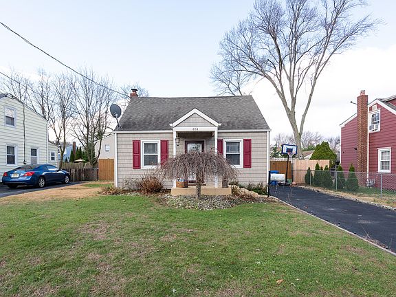 3rd image of 404 Sunset Pl