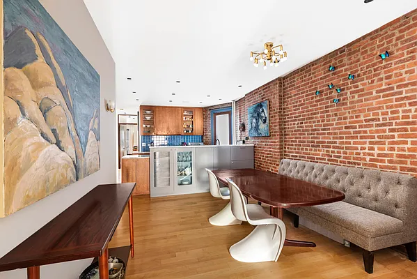 Sold by Warburg | media 3