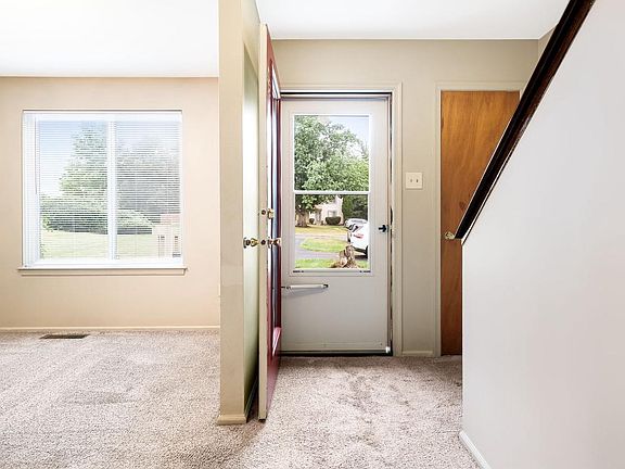 5th image of 46 Cartlane Cir