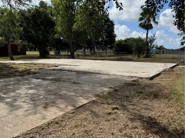 315 E Tres Palacios Ave, Palacios, TX 77465