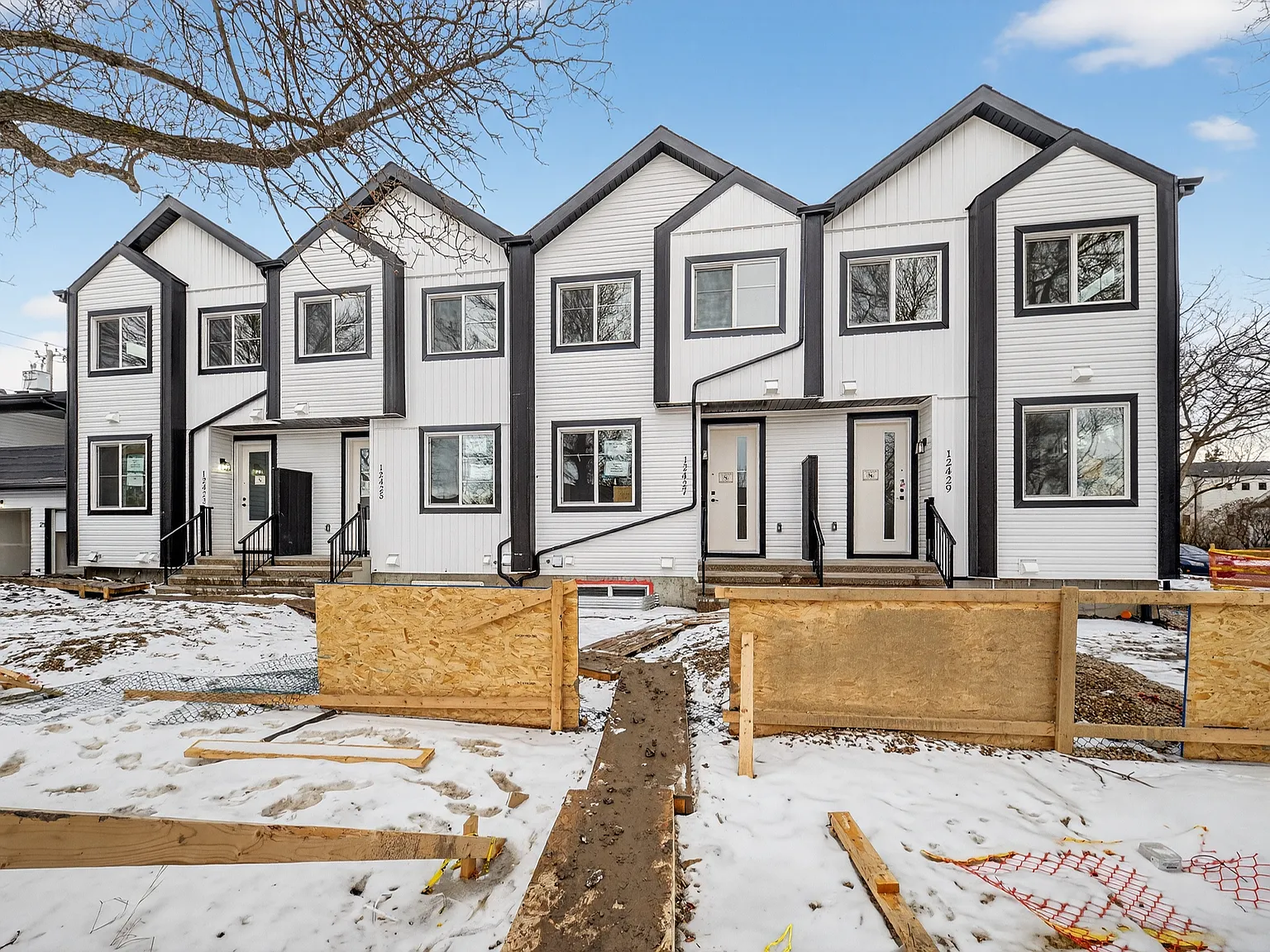Family Rentals on 97 St NW Hazeldean 1 Month Free — Photo 2